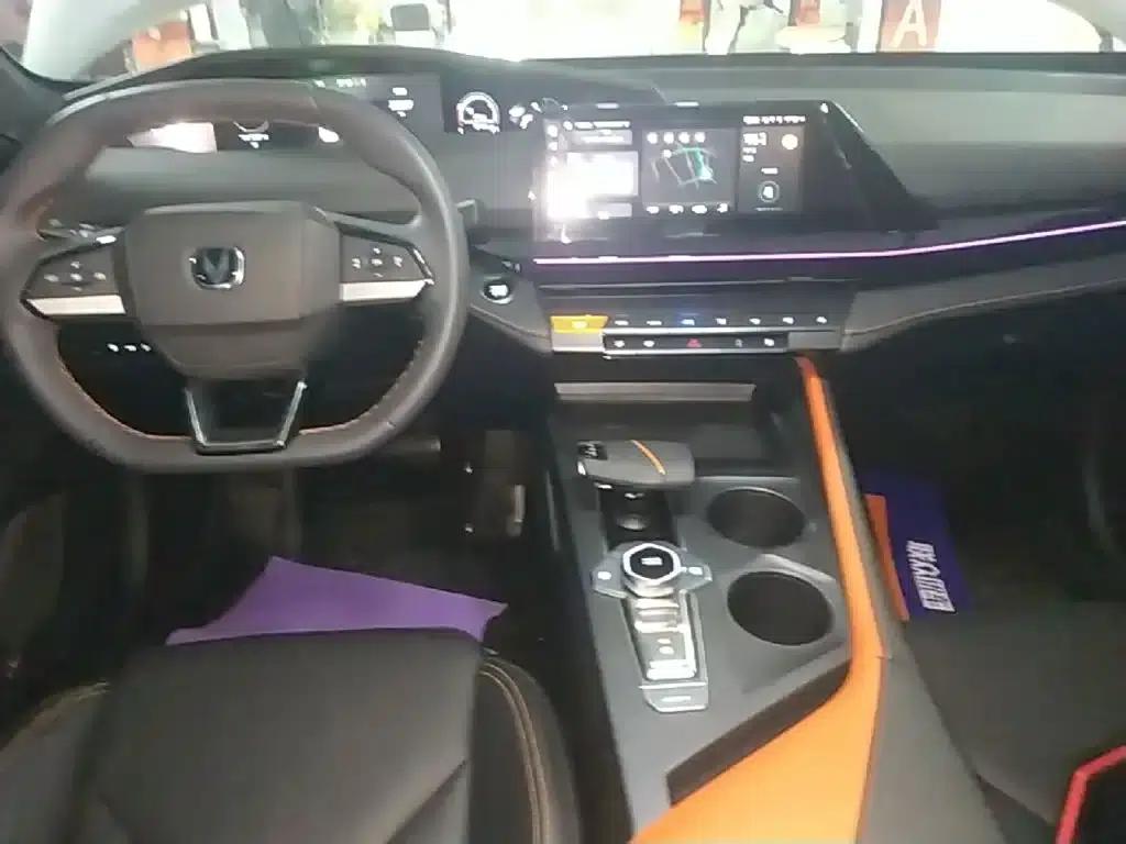 Changan UNI-V Smart Electric iDD 2023 Model, Smart Electric iDD 1.5T, 113km/h Smart Cool Edition — миниатюра 9