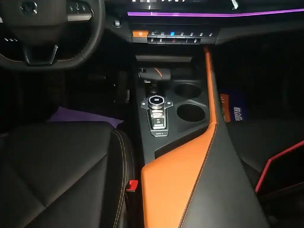 Changan UNI-V Smart Electric iDD 2023 Model, Smart Electric iDD 1.5T, 113km/h Smart Cool Edition — миниатюра 10