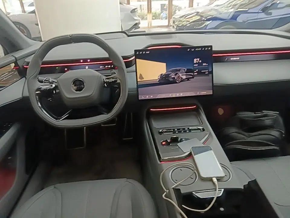 Lotus EMEYA 2025 600 Luxury Edition — миниатюра 17