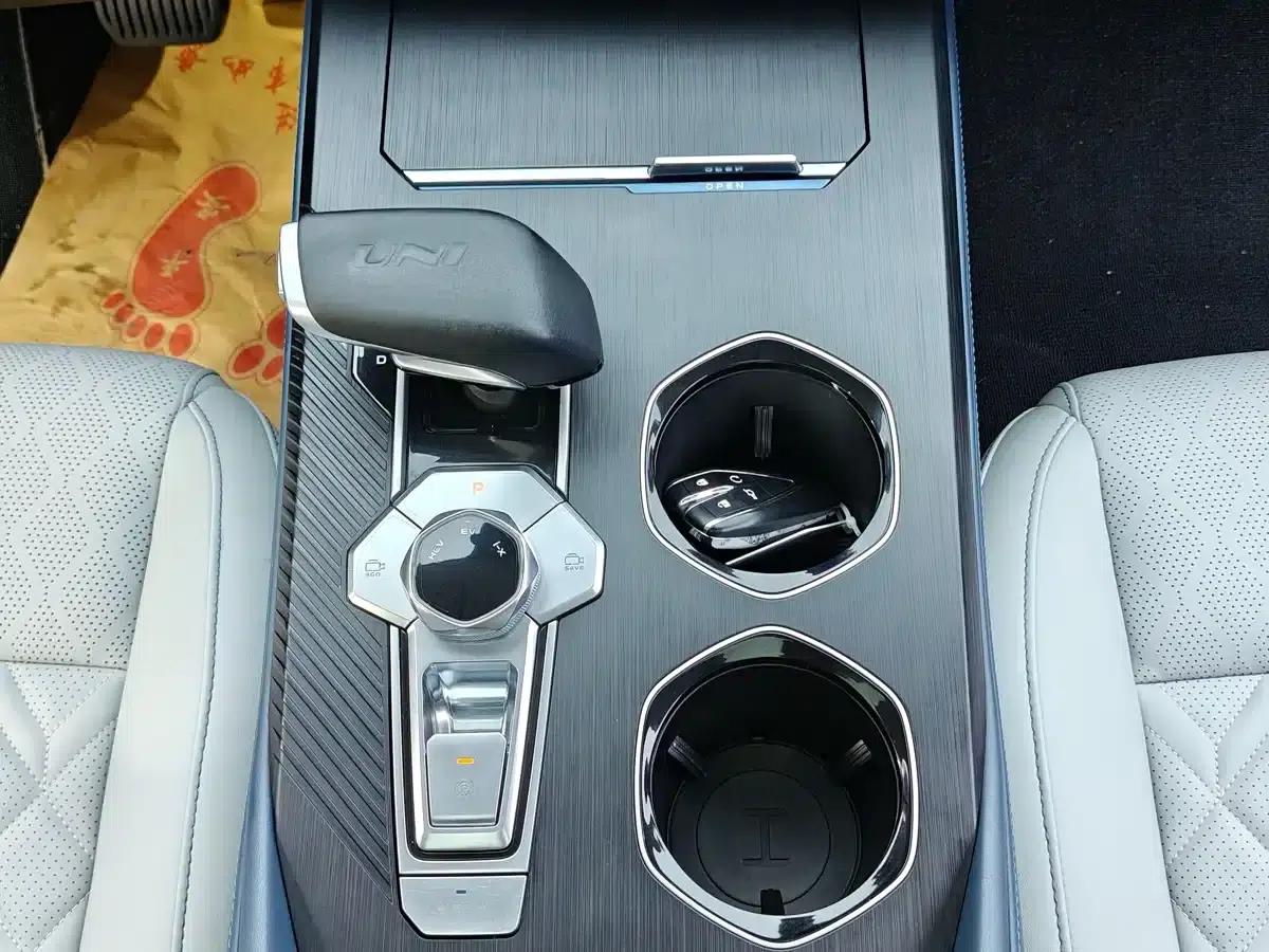 Changan UNI-K Smart Electric iDD 2022 Blue Whale iDD 130km 1.5T Excellent Edition — миниатюра 15