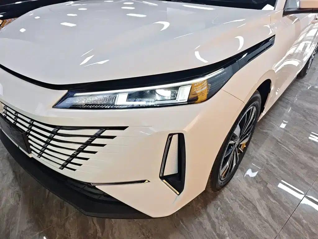 Changan Eado PHEV 2025 Smart Blue Whale 145KM High-Performance Edition — миниатюра 15