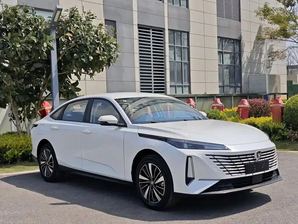 Changan Eado PHEV 2025 Smart Blue Whale 145KM High-Performance Edition — миниатюра 20