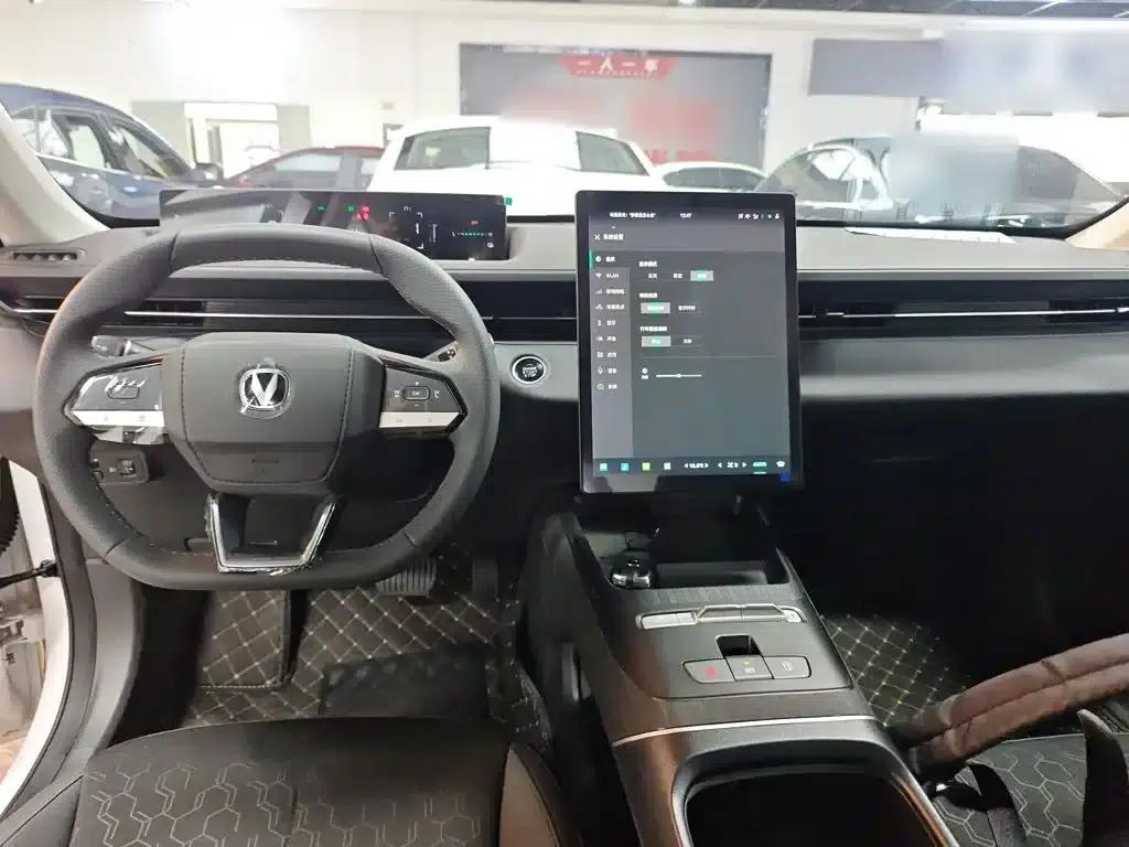 Changan Eado PHEV 2025 Smart Blue Whale 145KM High-Performance Edition — миниатюра 3