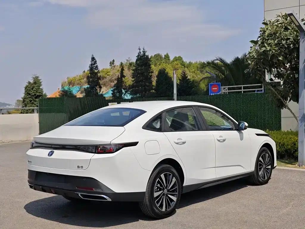 Changan Eado PHEV 2025 Smart Blue Whale 145KM High-Performance Edition — миниатюра 24