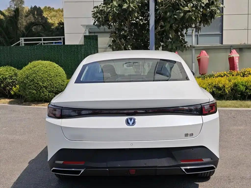 Changan Eado PHEV 2025 Smart Blue Whale 145KM High-Performance Edition — миниатюра 25