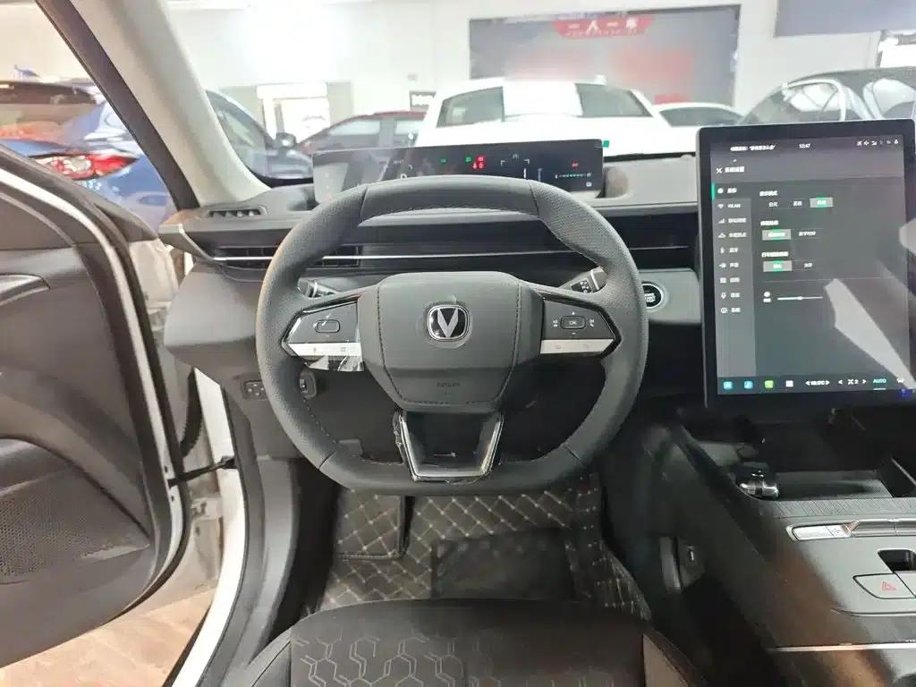 Changan Eado PHEV 2025 Smart Blue Whale 145KM High-Performance Edition — миниатюра 4