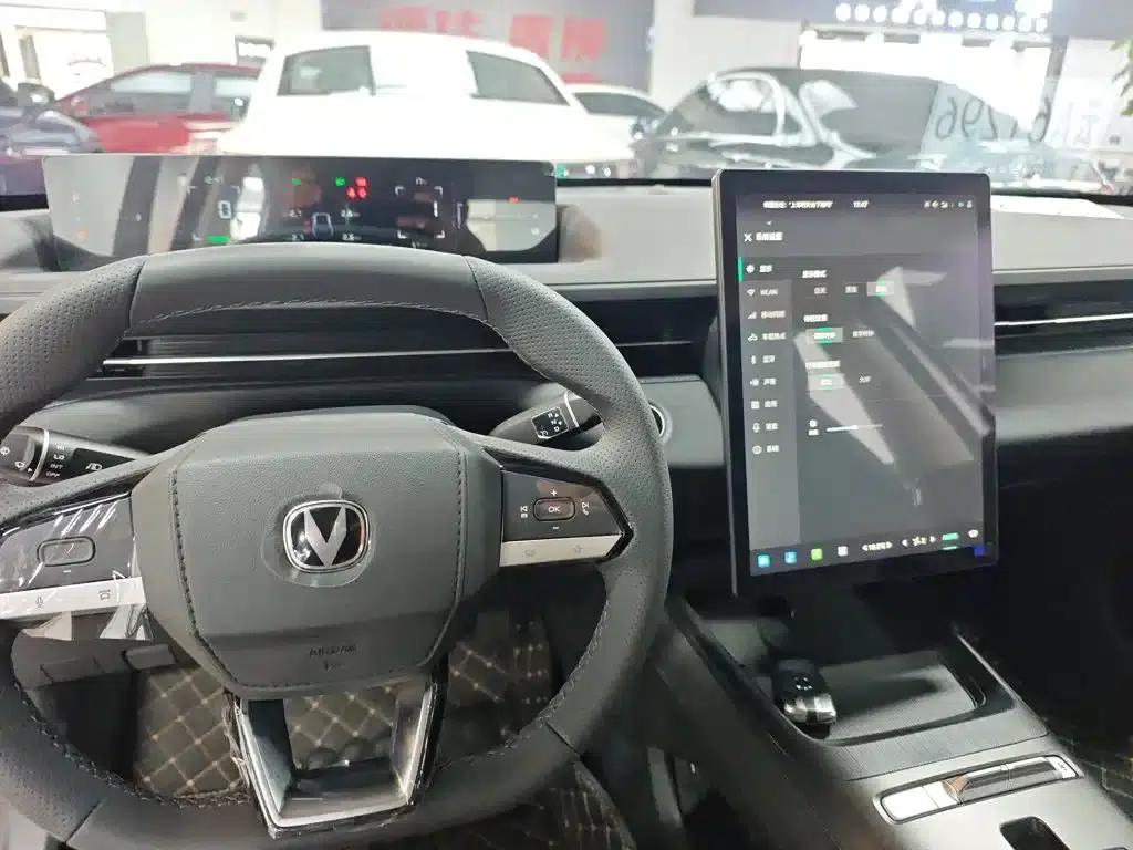 Changan Eado PHEV 2025 Smart Blue Whale 145KM High-Performance Edition — миниатюра 7