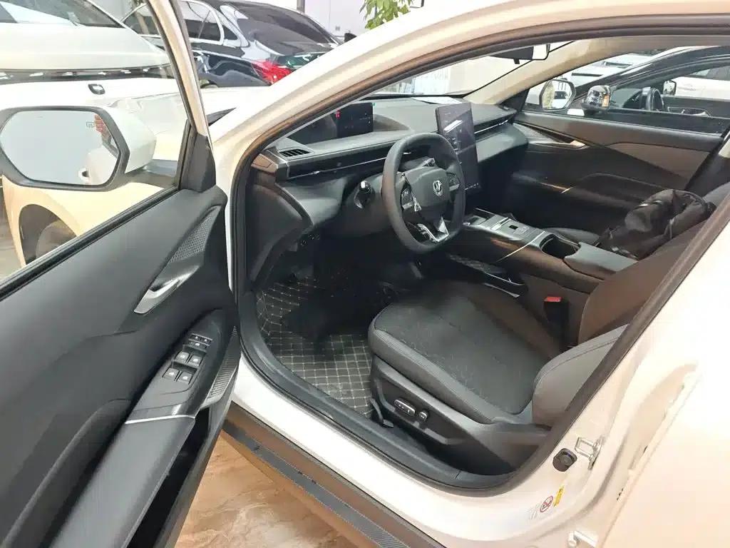 Changan Eado PHEV 2025 Smart Blue Whale 145KM High-Performance Edition — миниатюра 9