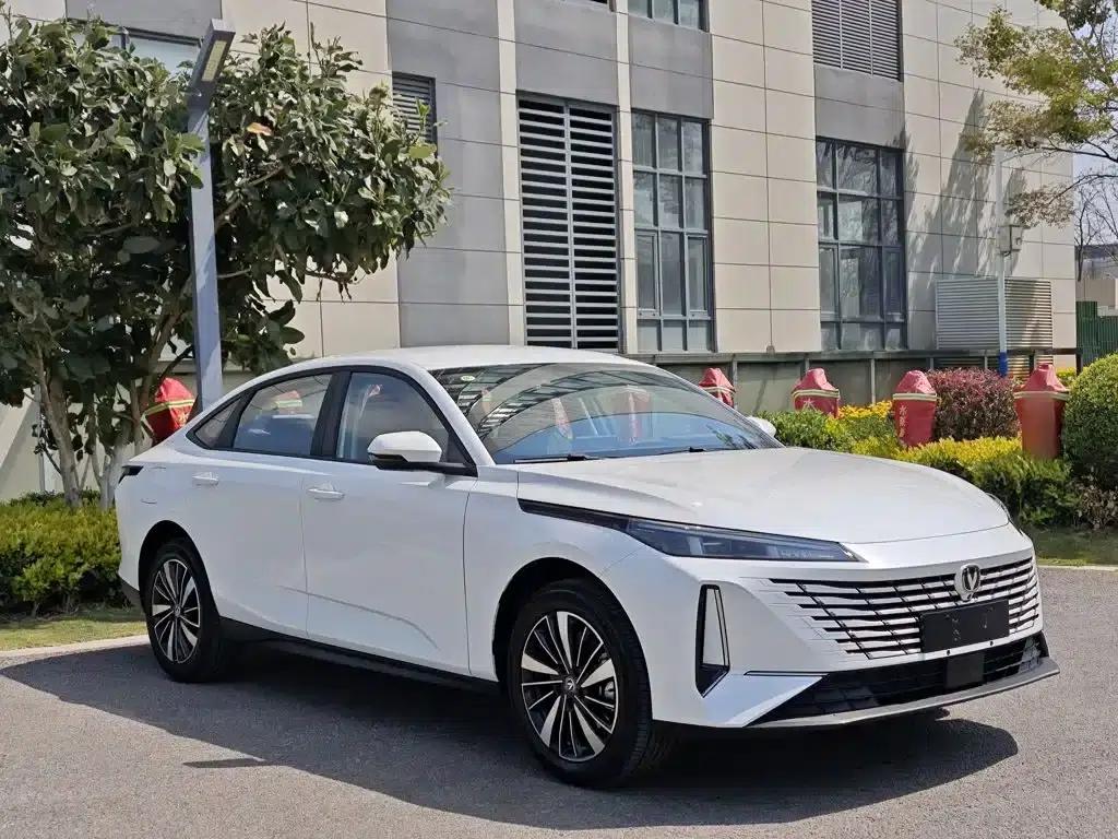 Changan Eado PHEV 2025 Smart Blue Whale 145KM High-Performance Edition — миниатюра 20