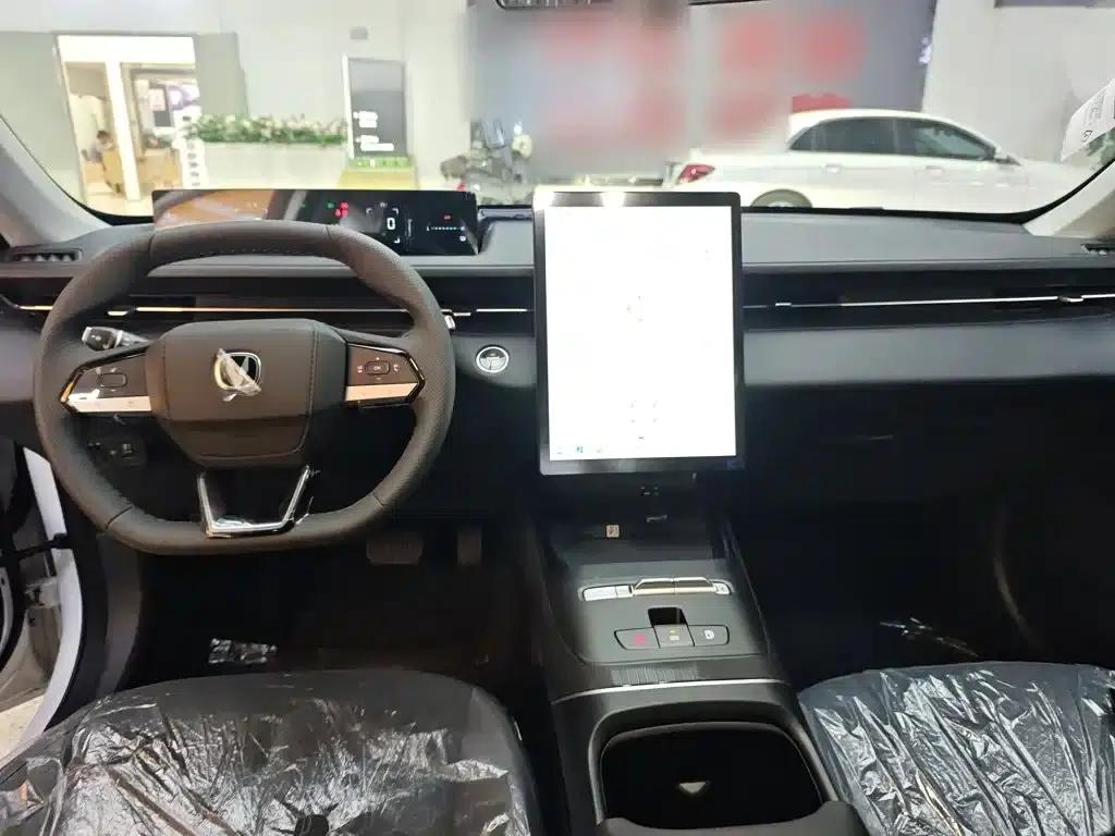 Changan Eado PHEV 2025 Smart Blue Whale 145KM High-Performance Edition — миниатюра 3