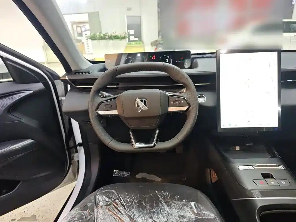 Changan Eado PHEV 2025 Smart Blue Whale 145KM High-Performance Edition — миниатюра 4