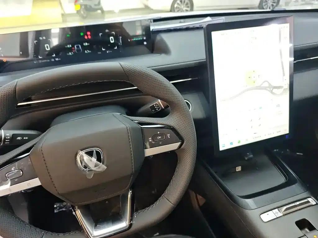 Changan Eado PHEV 2025 Smart Blue Whale 145KM High-Performance Edition — миниатюра 7