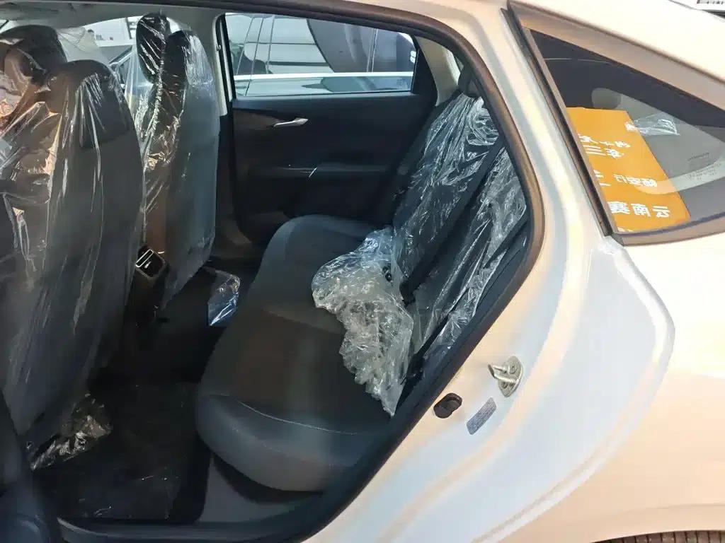 Changan Eado PHEV 2025 Smart Blue Whale 145KM High-Performance Edition — миниатюра 10