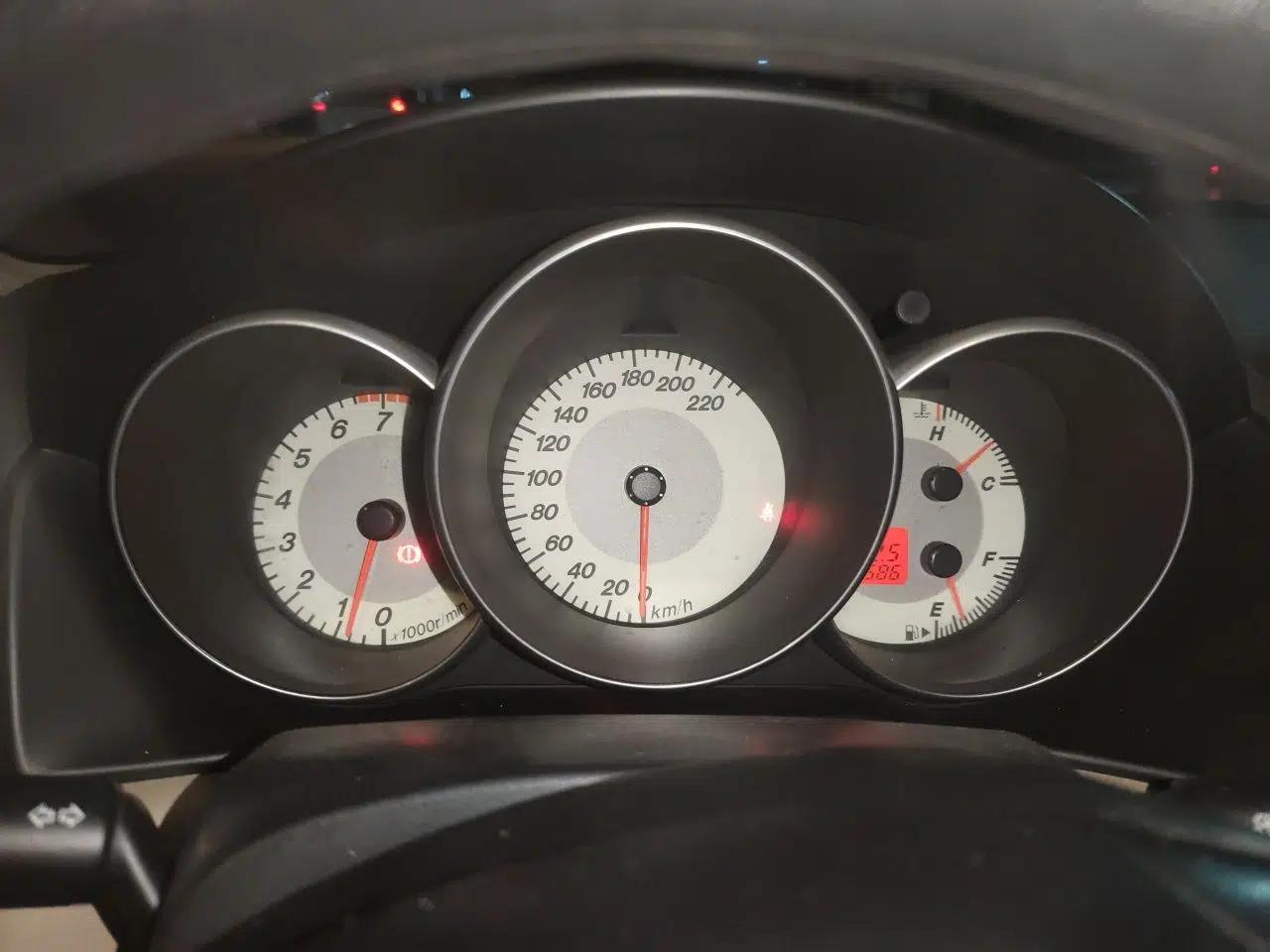 Mazda 3 2012 1.6L Manual Classic Standard Edition — миниатюра 11