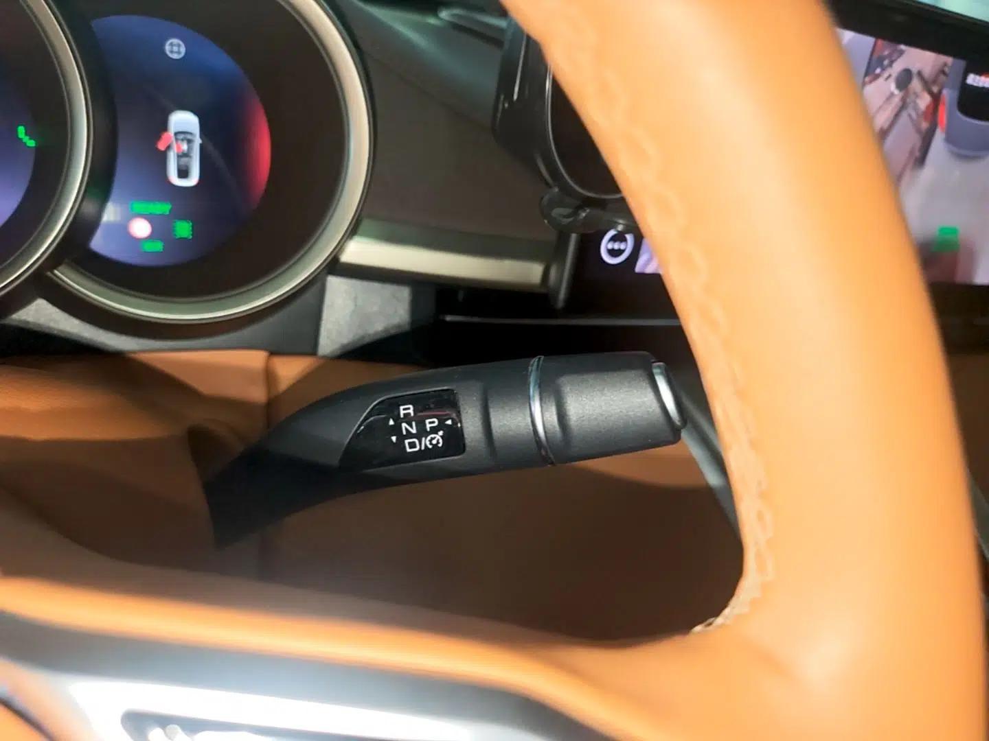 ORA Lightning Cat 2022 555 km Luxury Edition — миниатюра 16