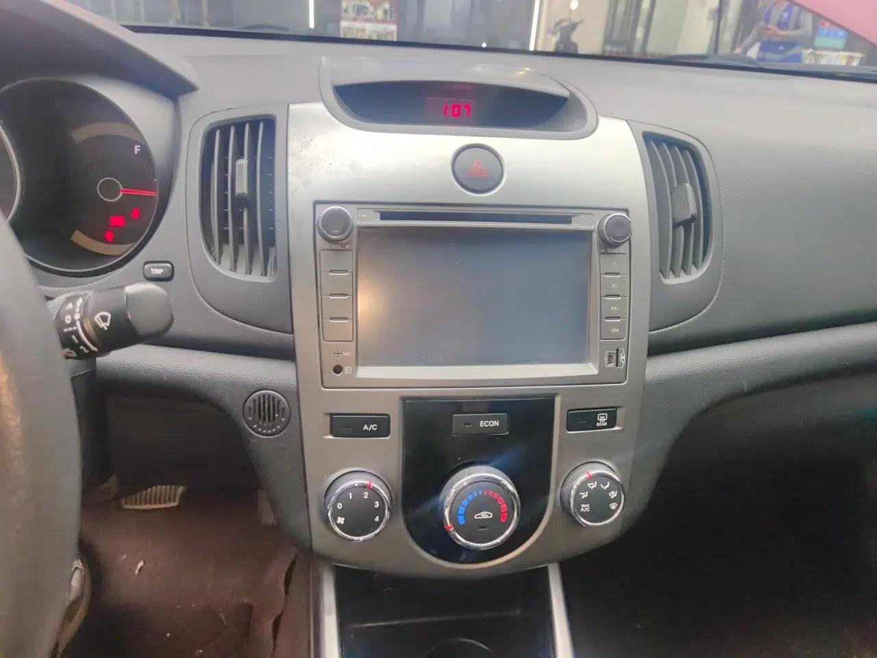 Kia Forte 2011 1.6L AT GL — миниатюра 13