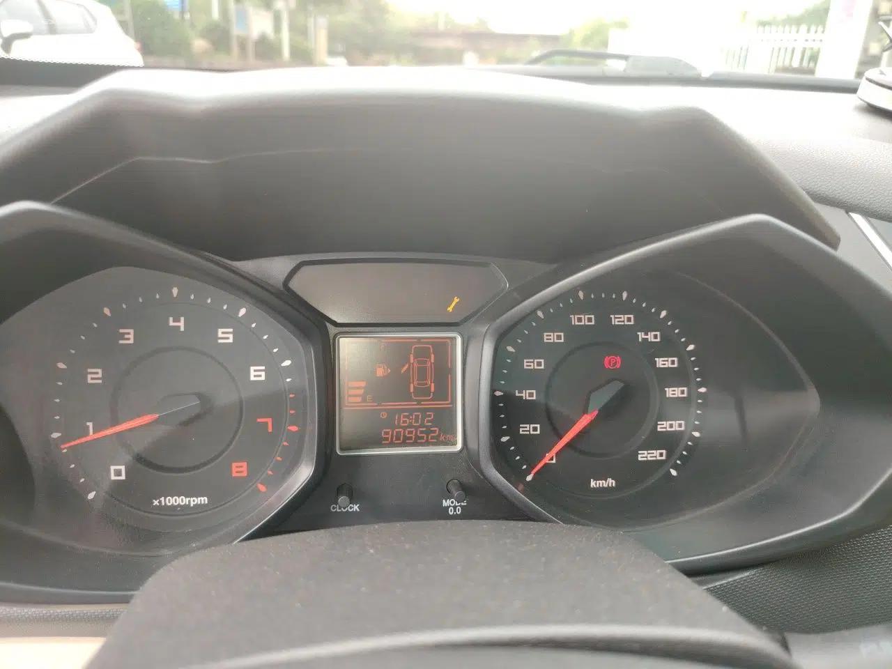 Chery Fengyun 2 2013 Hatchback 1.5L Manual Ruiyi Edition — миниатюра 11