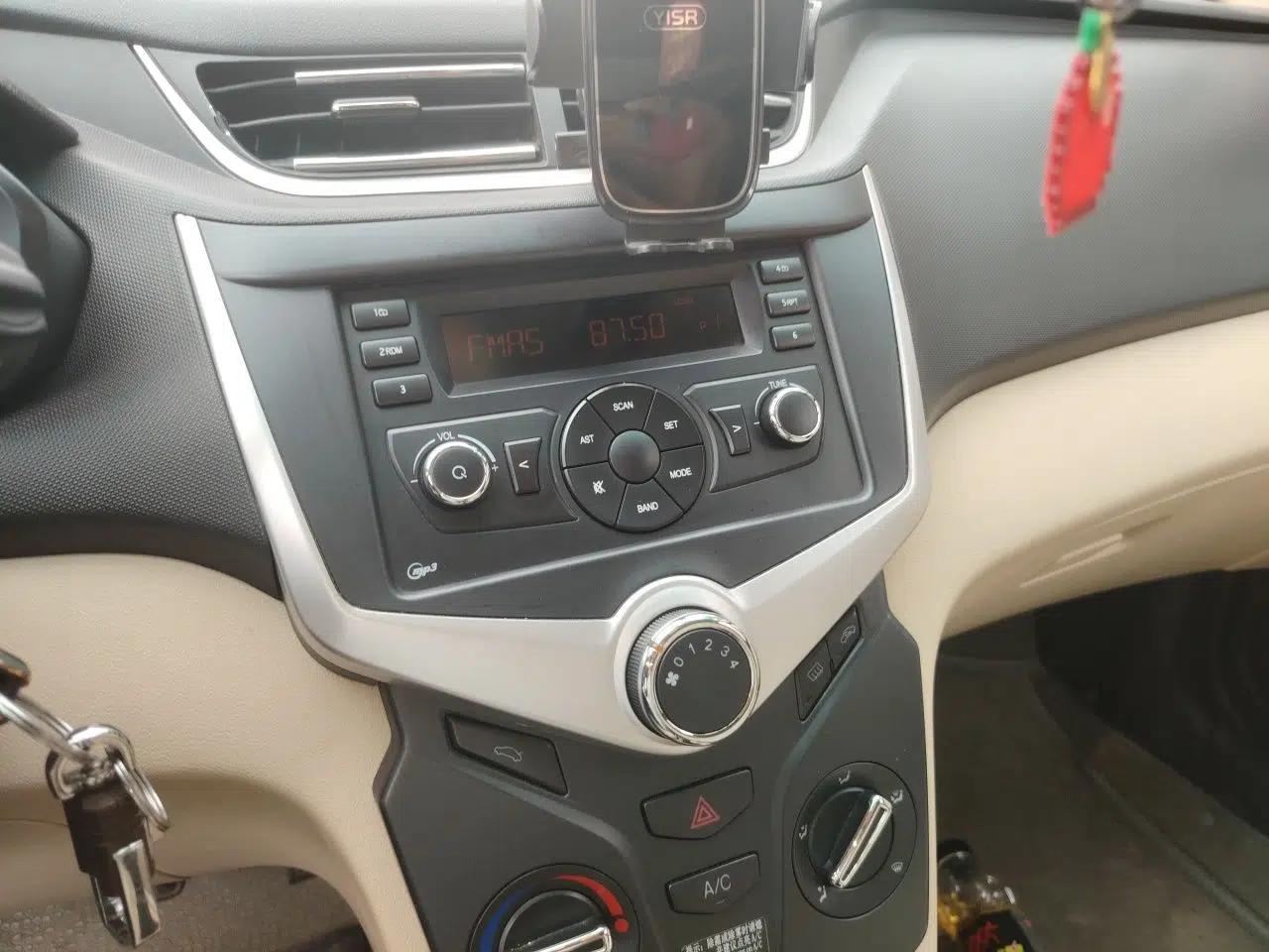 Chery Fengyun 2 2013 Hatchback 1.5L Manual Ruiyi Edition — миниатюра 13