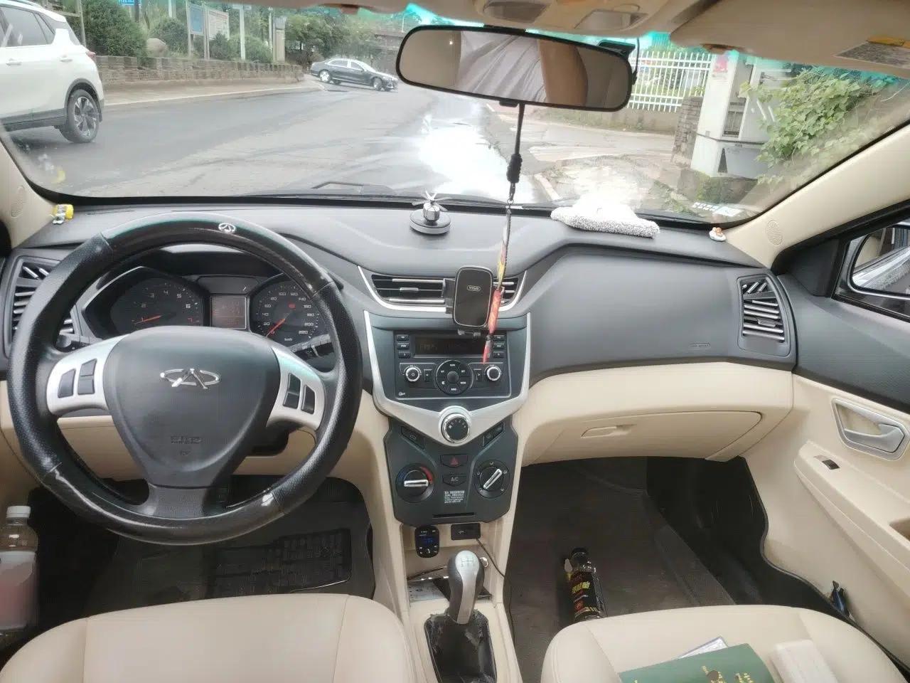 Chery Fengyun 2 2013 Hatchback 1.5L Manual Ruiyi Edition — миниатюра 9