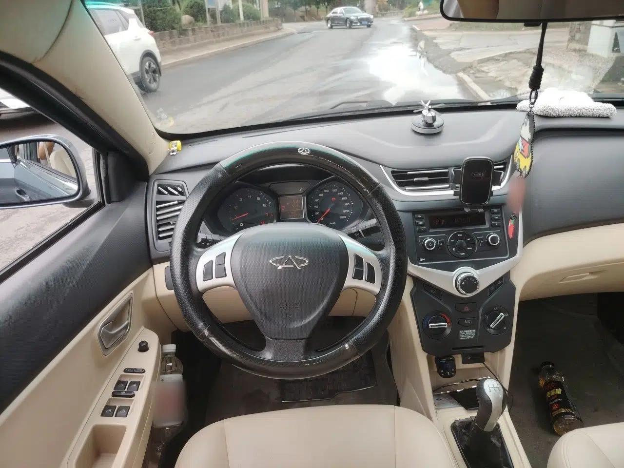 Chery Fengyun 2 2013 Hatchback 1.5L Manual Ruiyi Edition — миниатюра 10