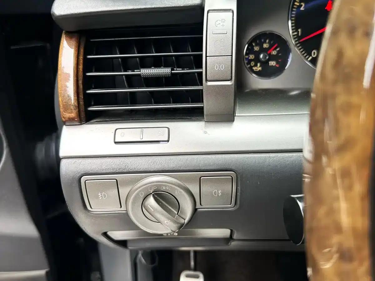 Phaeton 2012 4.2L Luxury Custom Edition — миниатюра 11
