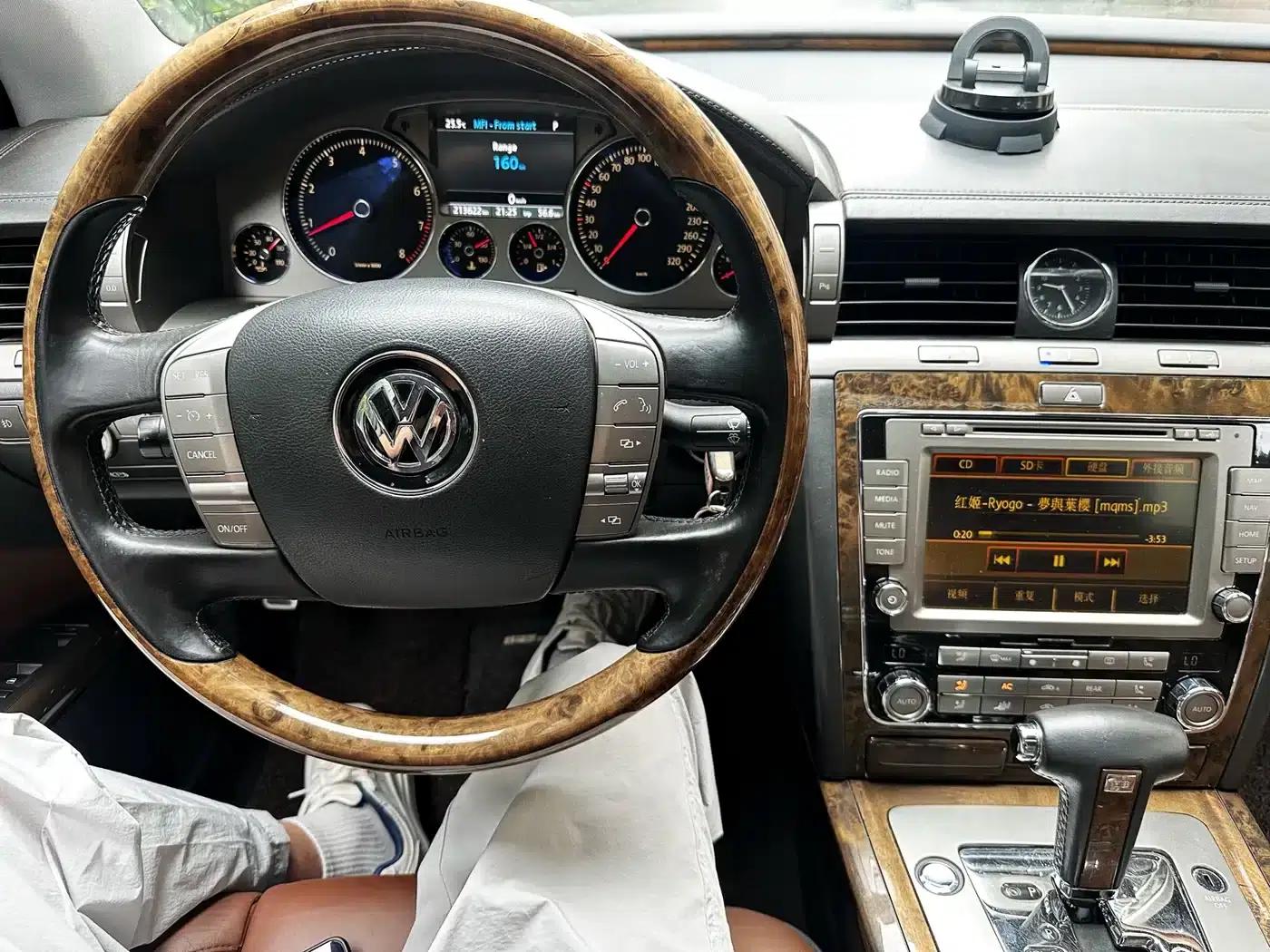 Phaeton 2012 4.2L Luxury Custom Edition — миниатюра 12