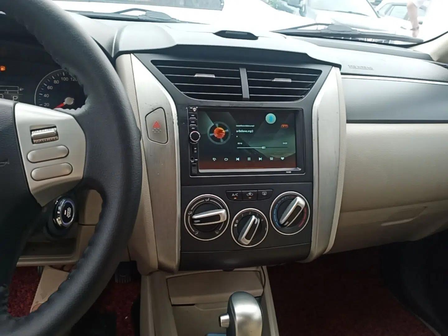 Venucia R50 2015 1.6L Automatic Luxury Edition — миниатюра 12