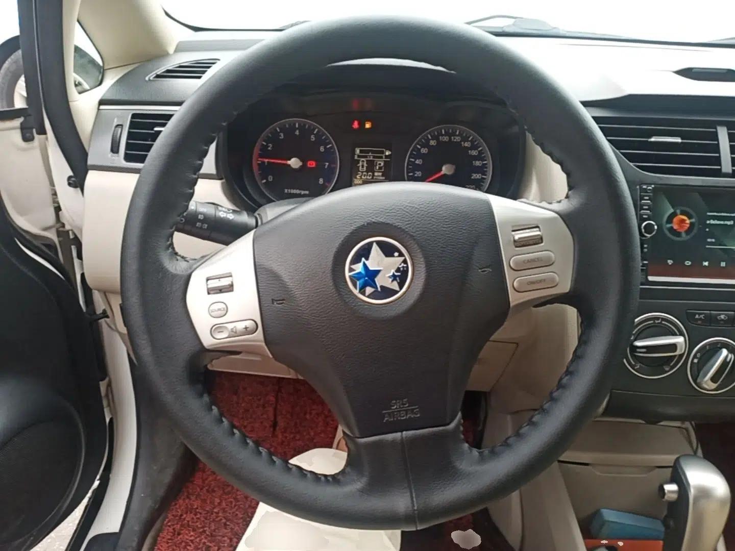 Venucia R50 2015 1.6L Automatic Luxury Edition — миниатюра 13
