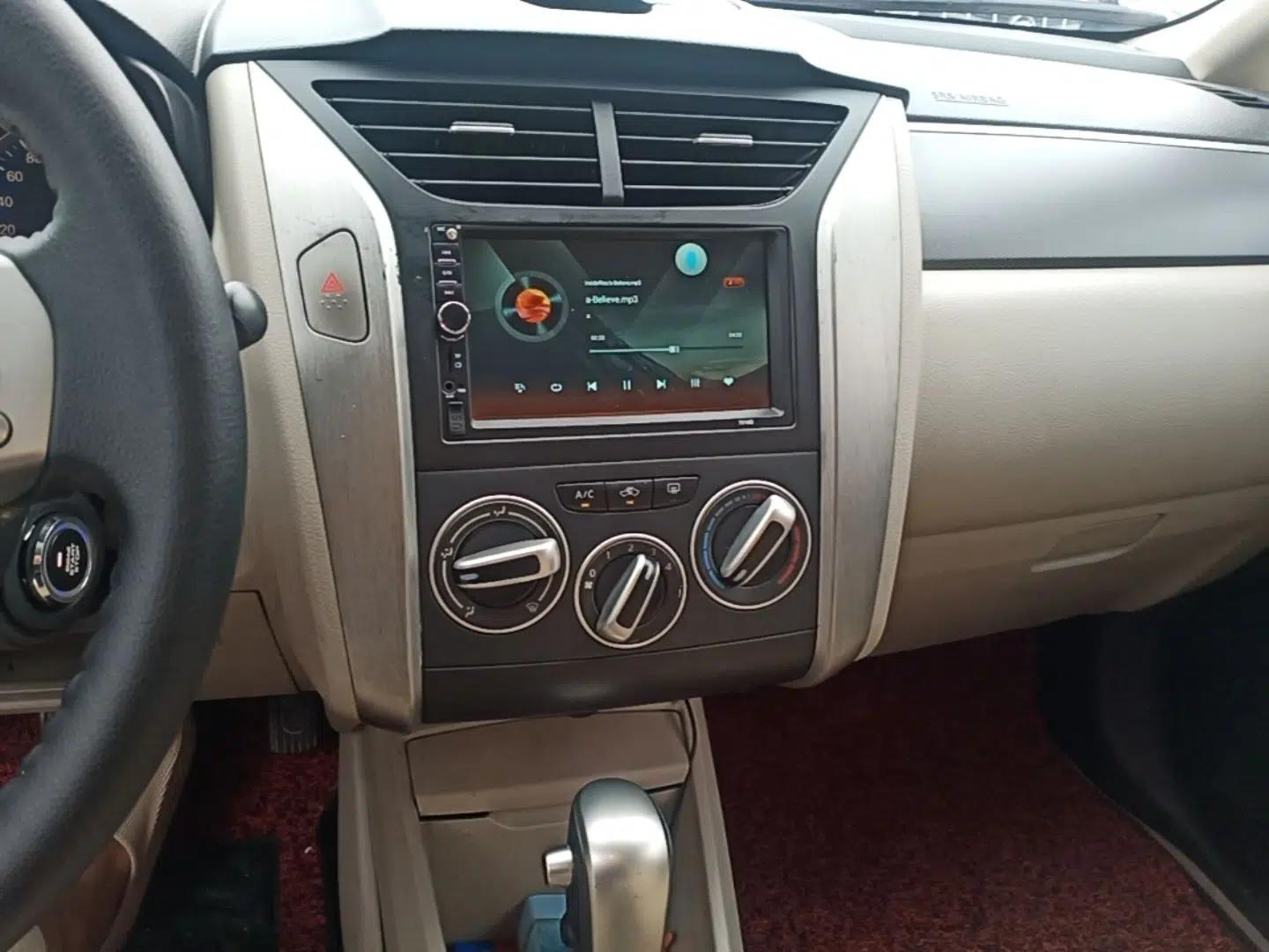 Venucia R50 2015 1.6L Automatic Luxury Edition — миниатюра 15