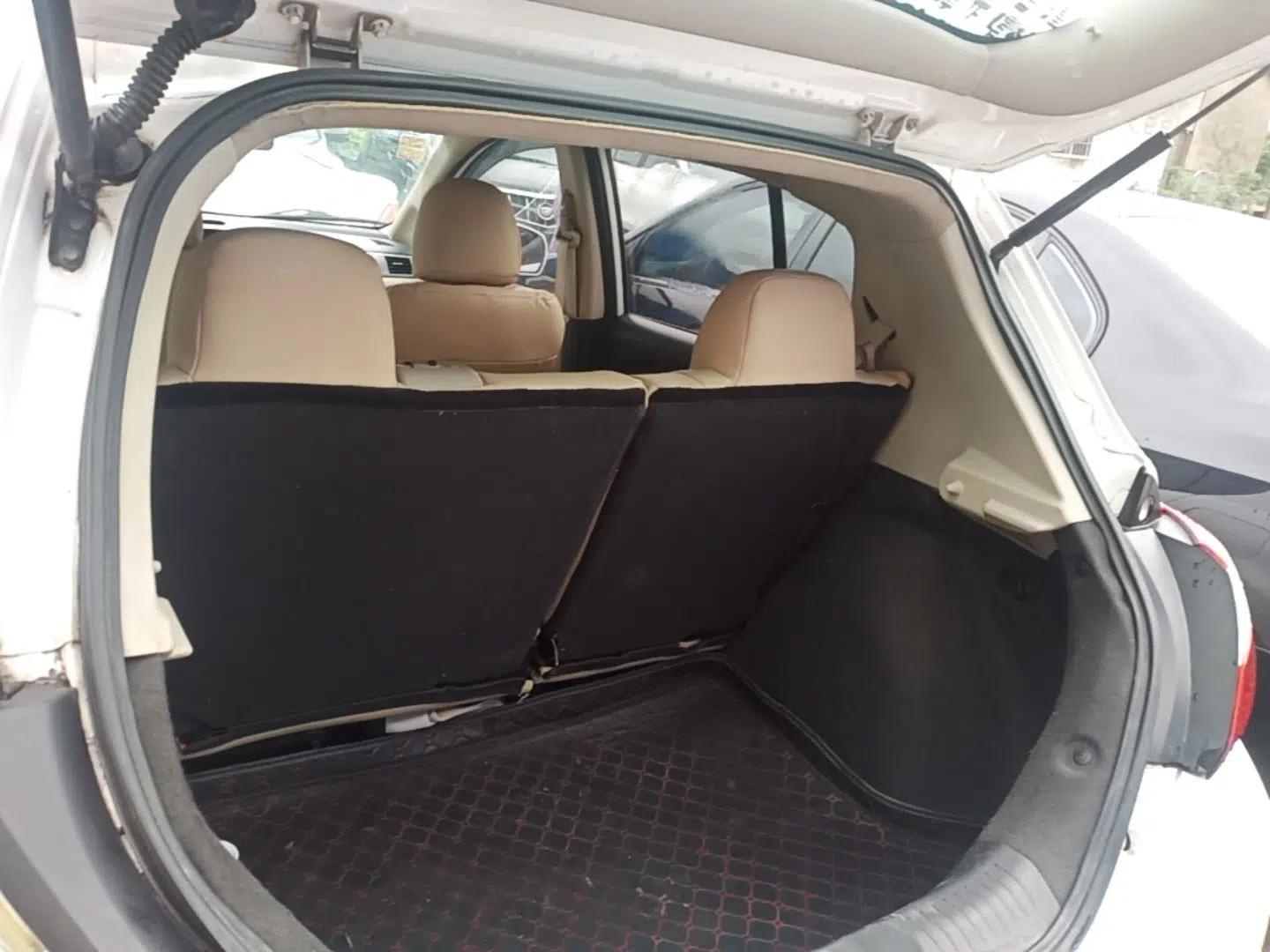 Venucia R50 2015 1.6L Automatic Luxury Edition — миниатюра 22