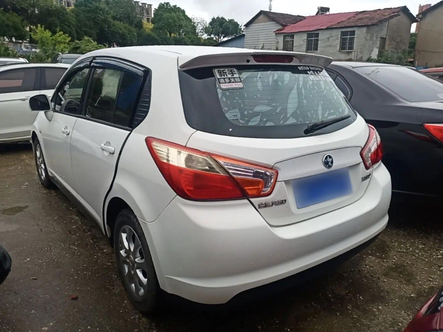 Venucia R50 2015 1.6L Automatic Luxury Edition — миниатюра 4