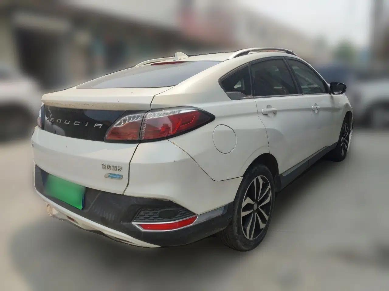 Venucia T90 2017 2.0L CVT Smart Edition — миниатюра 6