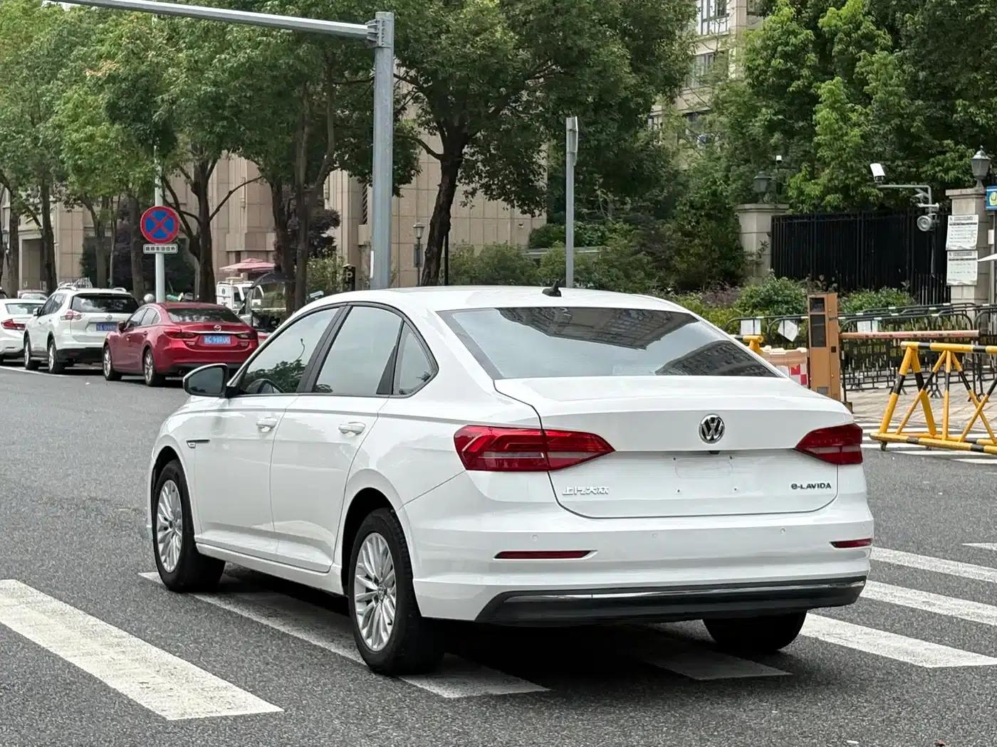 2019 Volkswagen Lavida EV Premium Edition — миниатюра 7