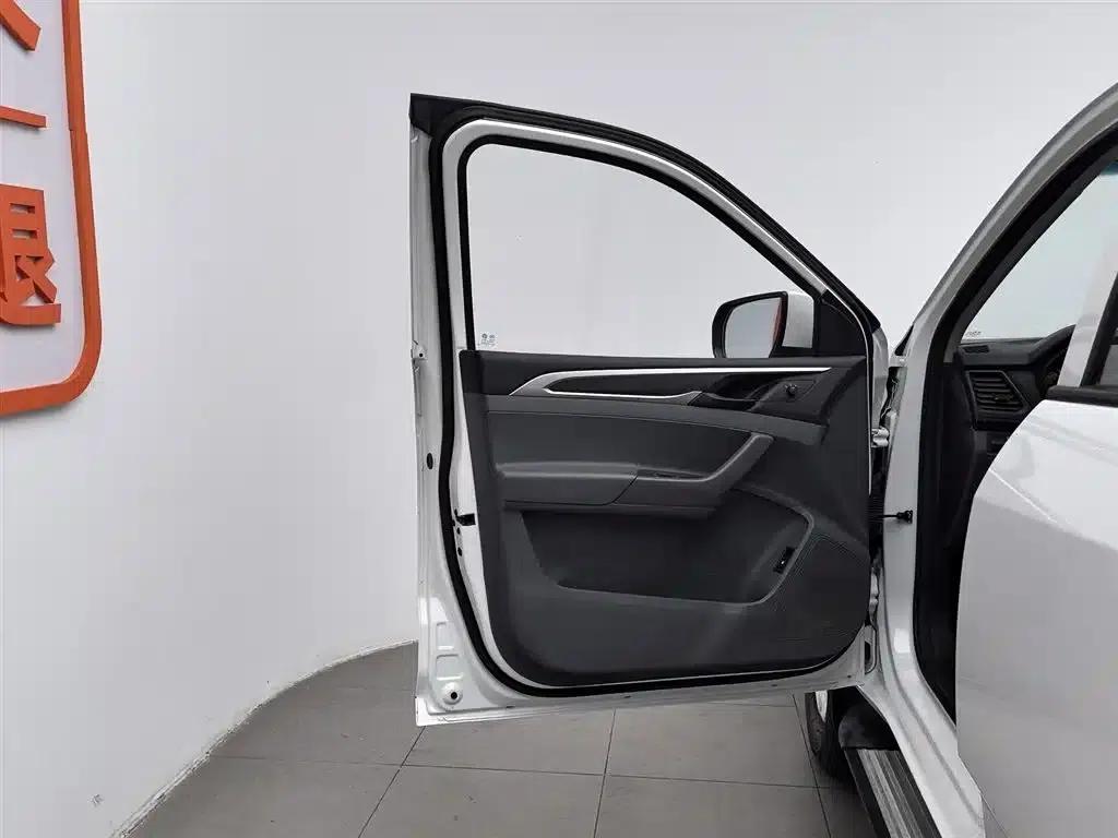 Maxus T60 2017 2.0T Gasoline Automatic Two-Wheel Drive High Chassis Elite Standard Box — миниатюра 8