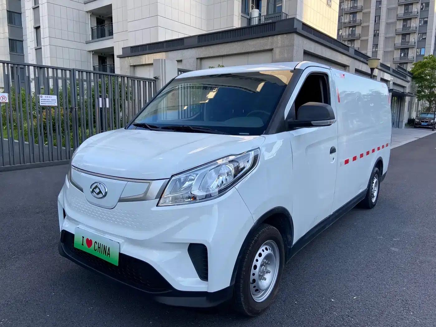 Maxus EV30 2023: Pure Electric Intelligent Logistics Expert, Long Wheelbase, CATL — миниатюра 1
