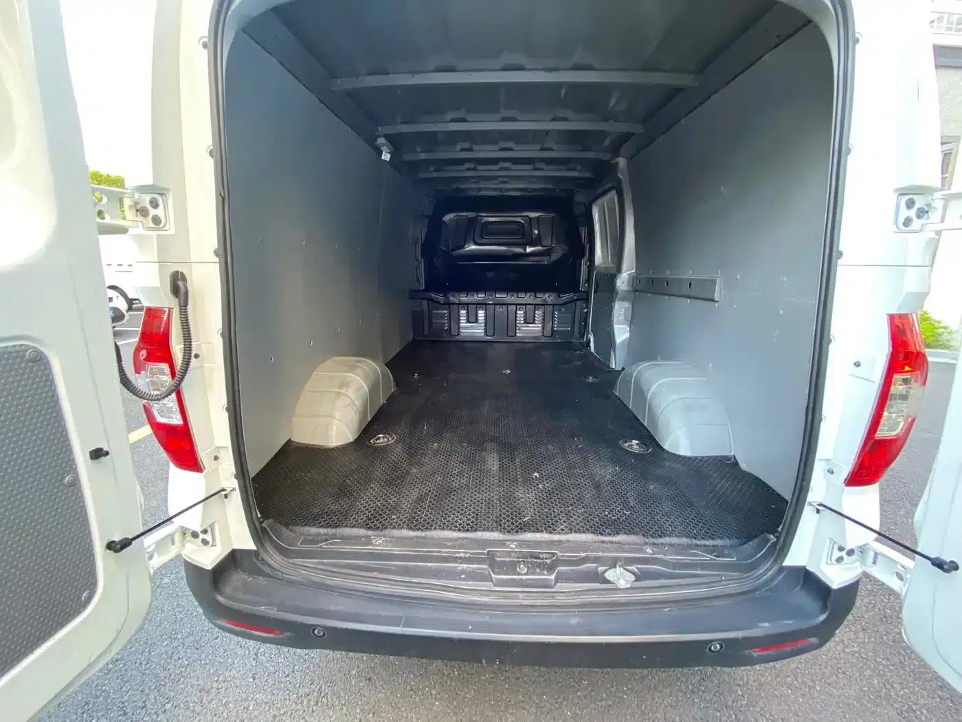 Maxus EV30 2023: Pure Electric Intelligent Logistics Expert, Long Wheelbase, CATL — миниатюра 11
