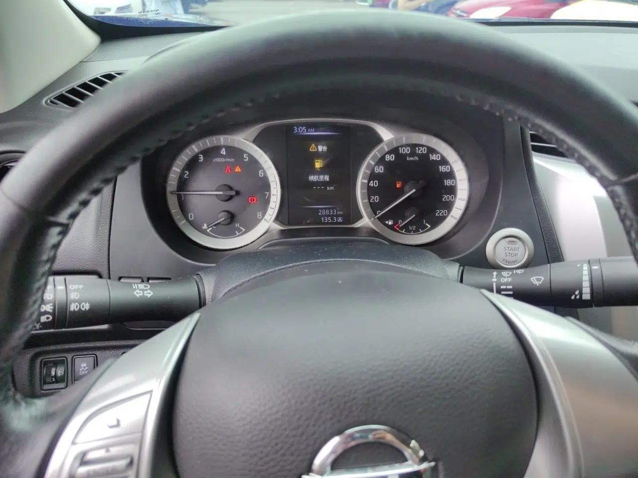 Nissan Navara 2021 2.5L Revised Version Manual Transmission Two-Wheel Drive Flagship QR25 — миниатюра 11
