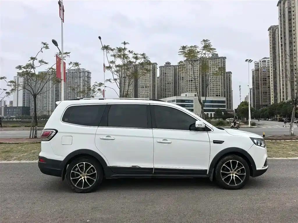 Fengxing SX6 2016 1.6L Manual Elite — миниатюра 3