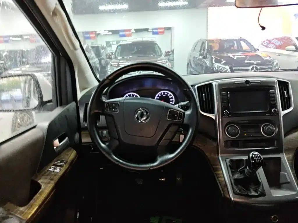 Lingzhi PLUS 2021 2.0L Manual Deluxe 7-Seater — миниатюра 11