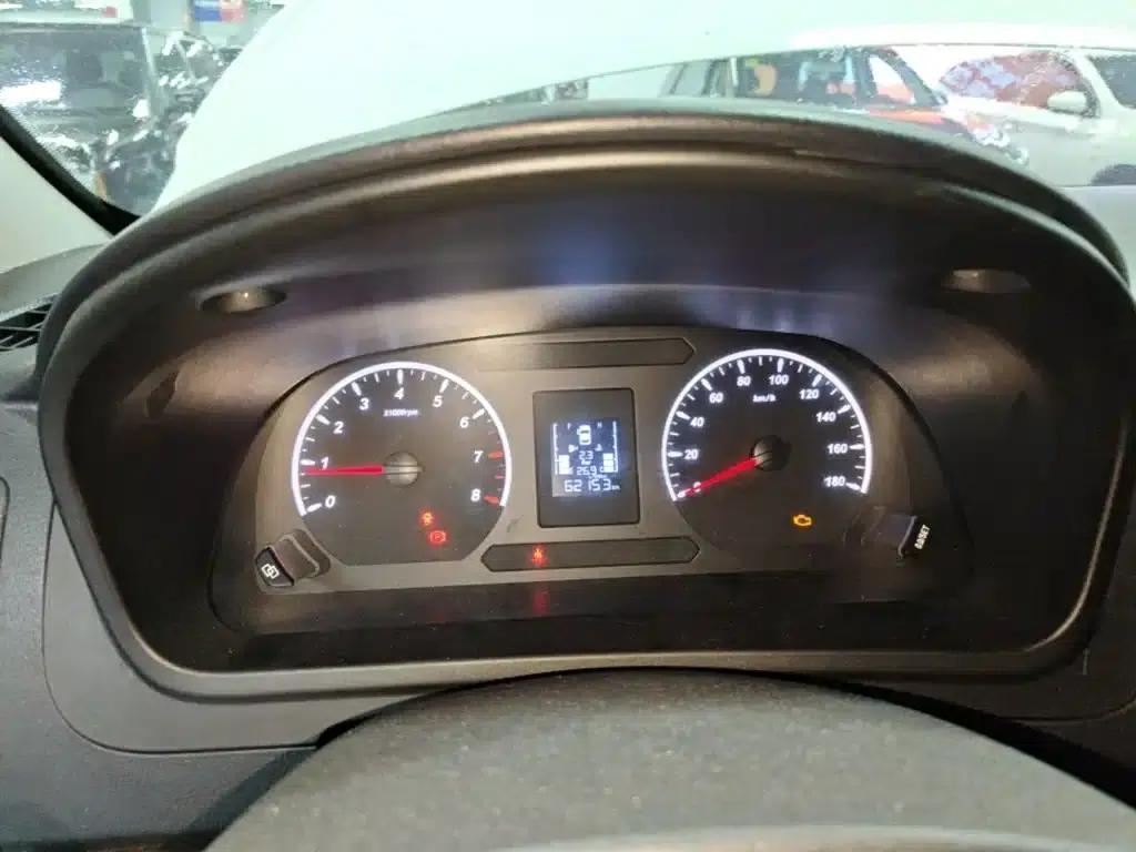 Lingzhi PLUS 2021 2.0L Manual Deluxe 7-Seater — миниатюра 12