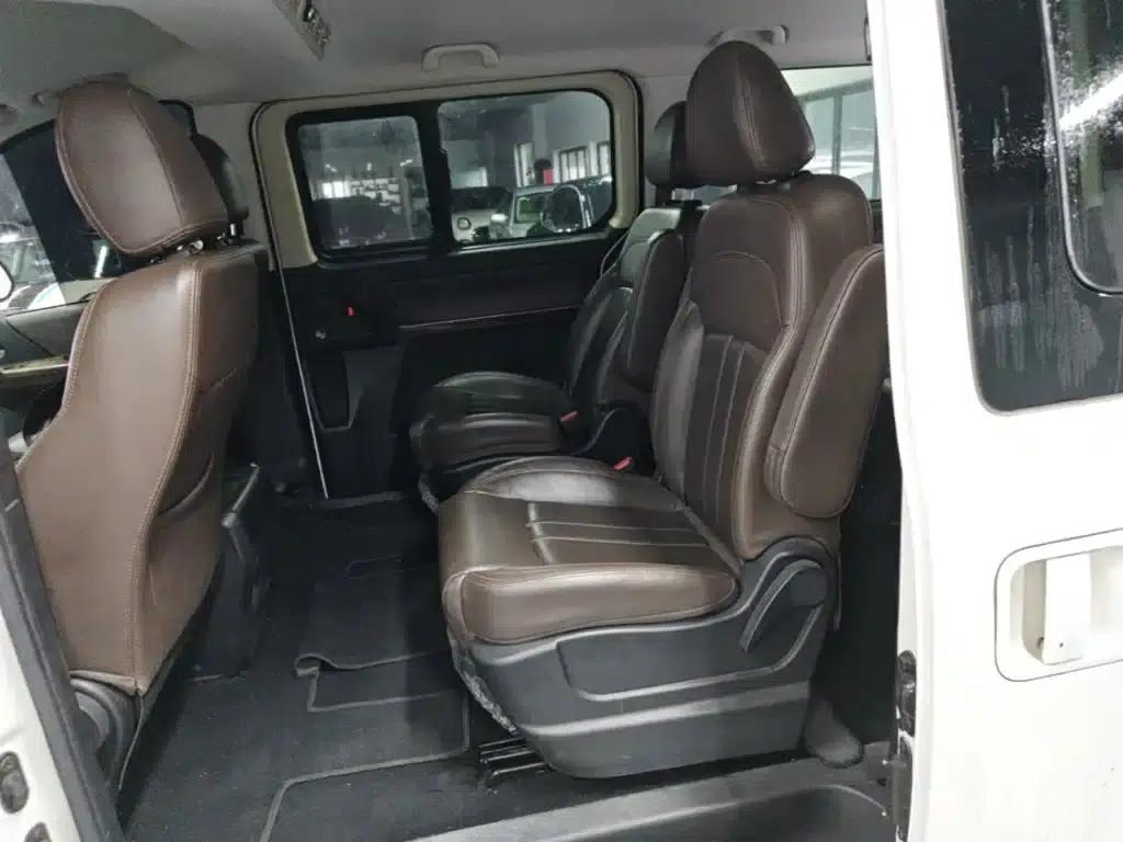 Lingzhi PLUS 2021 2.0L Manual Deluxe 7-Seater — миниатюра 17