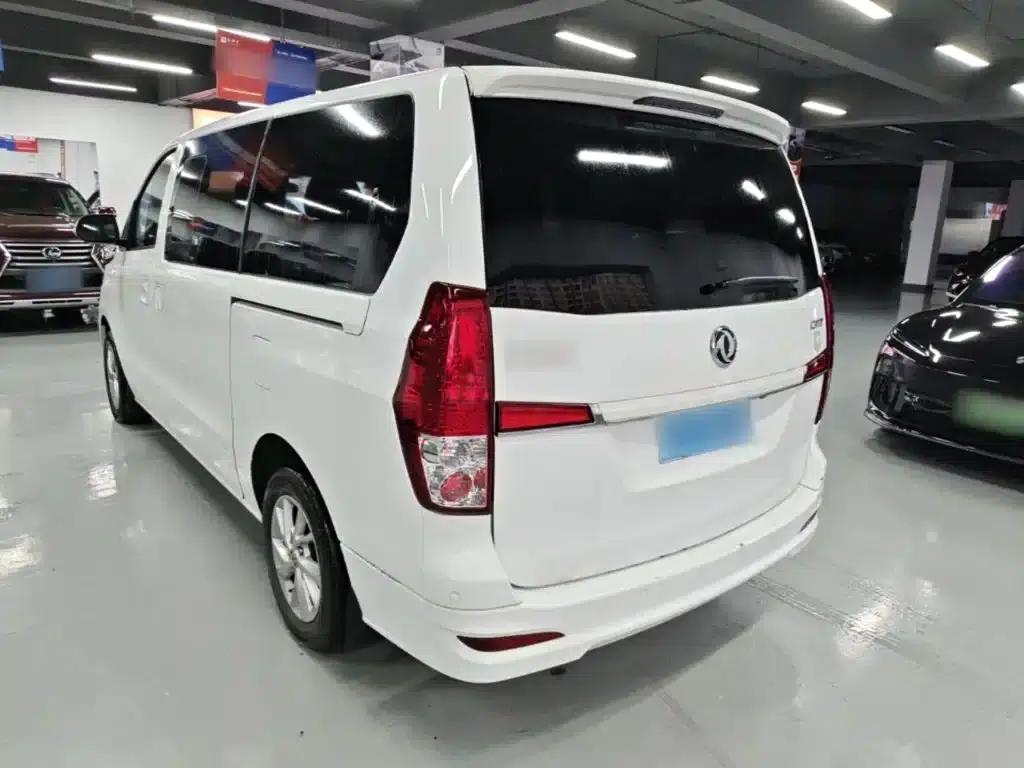 Lingzhi PLUS 2021 2.0L Manual Deluxe 7-Seater — миниатюра 5