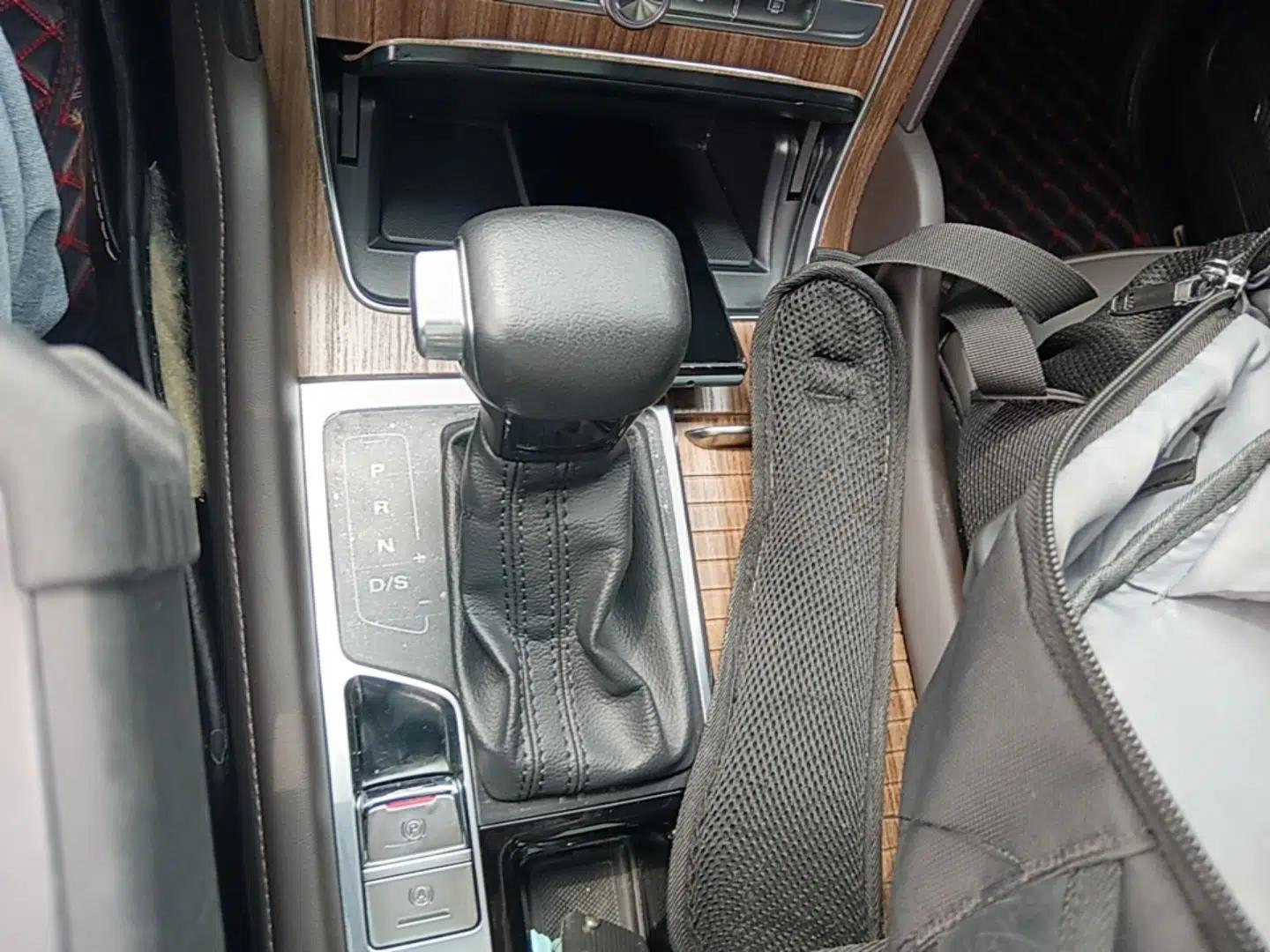 Roewe RX8 2019 30T Smart Connectivity Two-Wheel Drive Supreme Flagship Edition — миниатюра 16