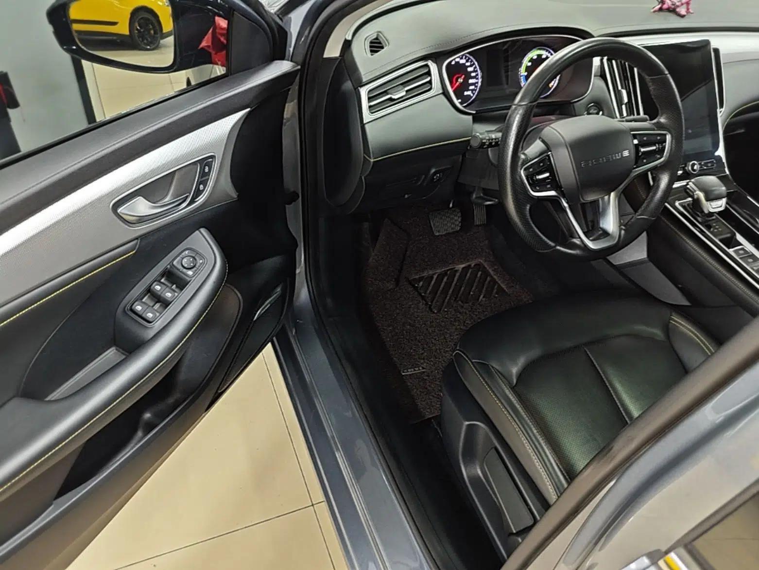 Roewe i6 MAX New Energy 2020 1.5T PHEV Sporty Cool Edition — миниатюра 28