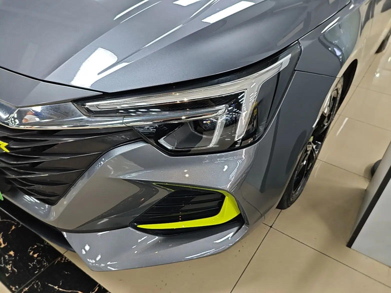 Roewe i6 MAX New Energy 2020 1.5T PHEV Sporty Cool Edition — миниатюра 8
