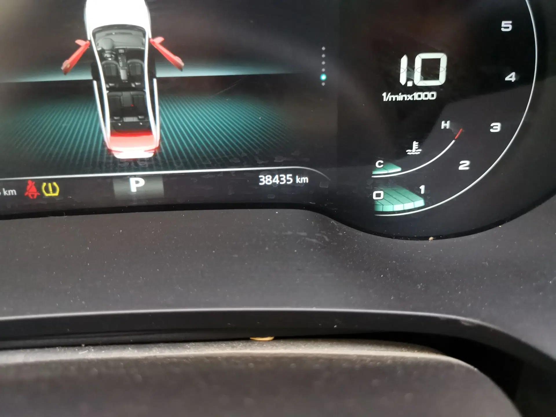 Roewe i6 MAX 2020 300TGI Automatic Cool & Stylish Skyroof Edition — миниатюра 12