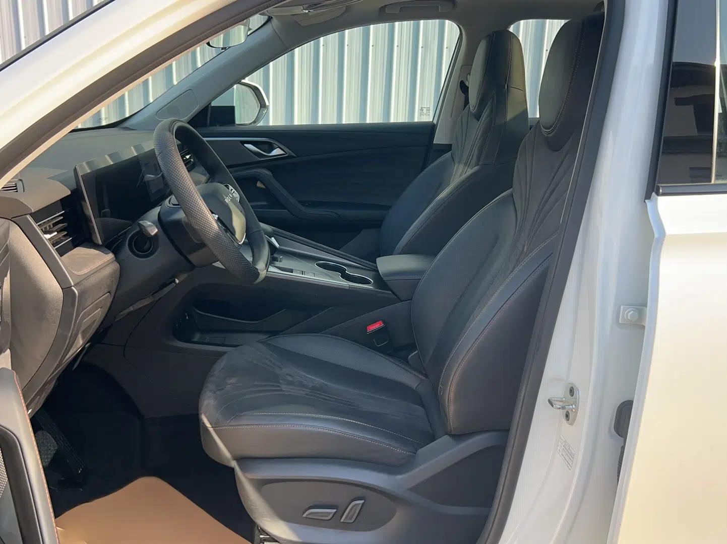 Roewe D5X DMH 2024 135 Flagship Edition — миниатюра 22