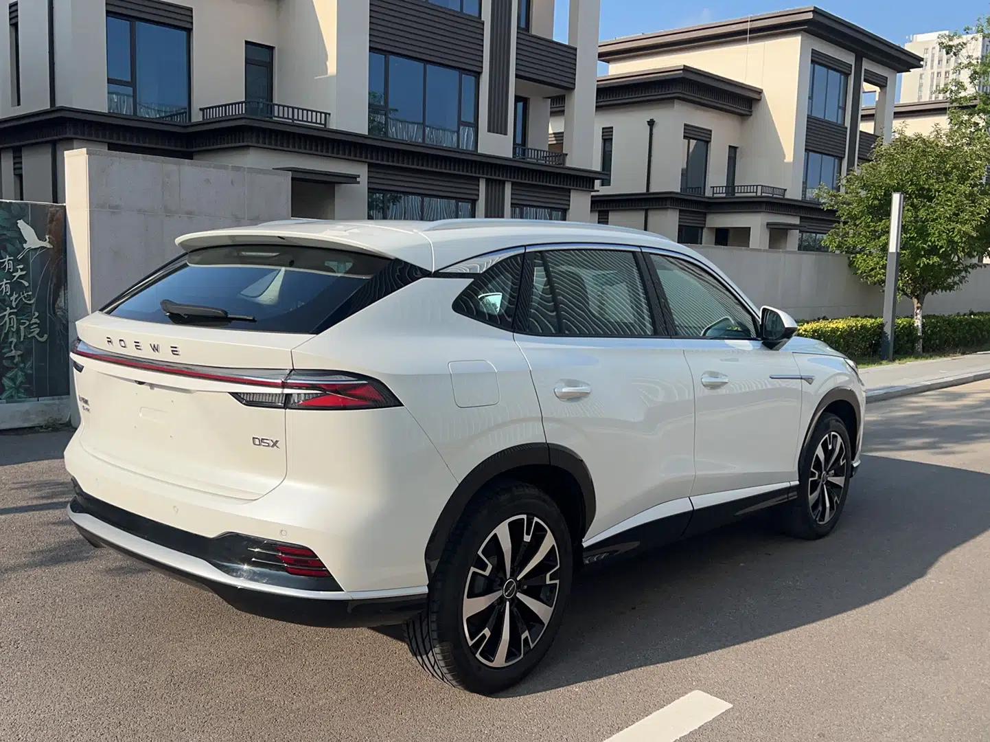 Roewe D5X DMH 2024 135 Flagship Edition — миниатюра 6