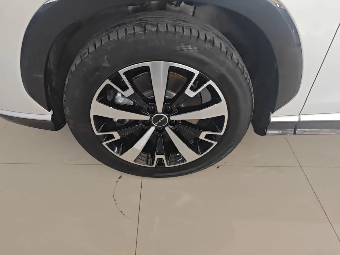 Roewe D5X DMH 2024 135 Flagship Edition — миниатюра 10