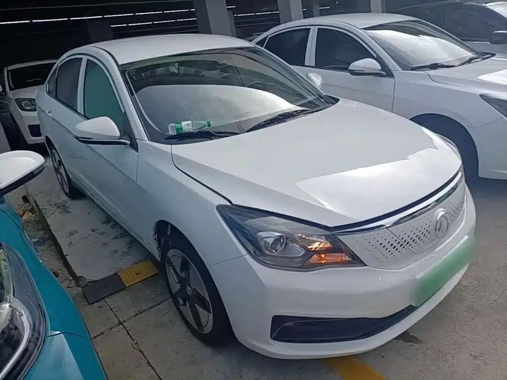 Dongfeng Fengshen E70 2023 Model 400H Battery Swapping Rental Edition — миниатюра 4